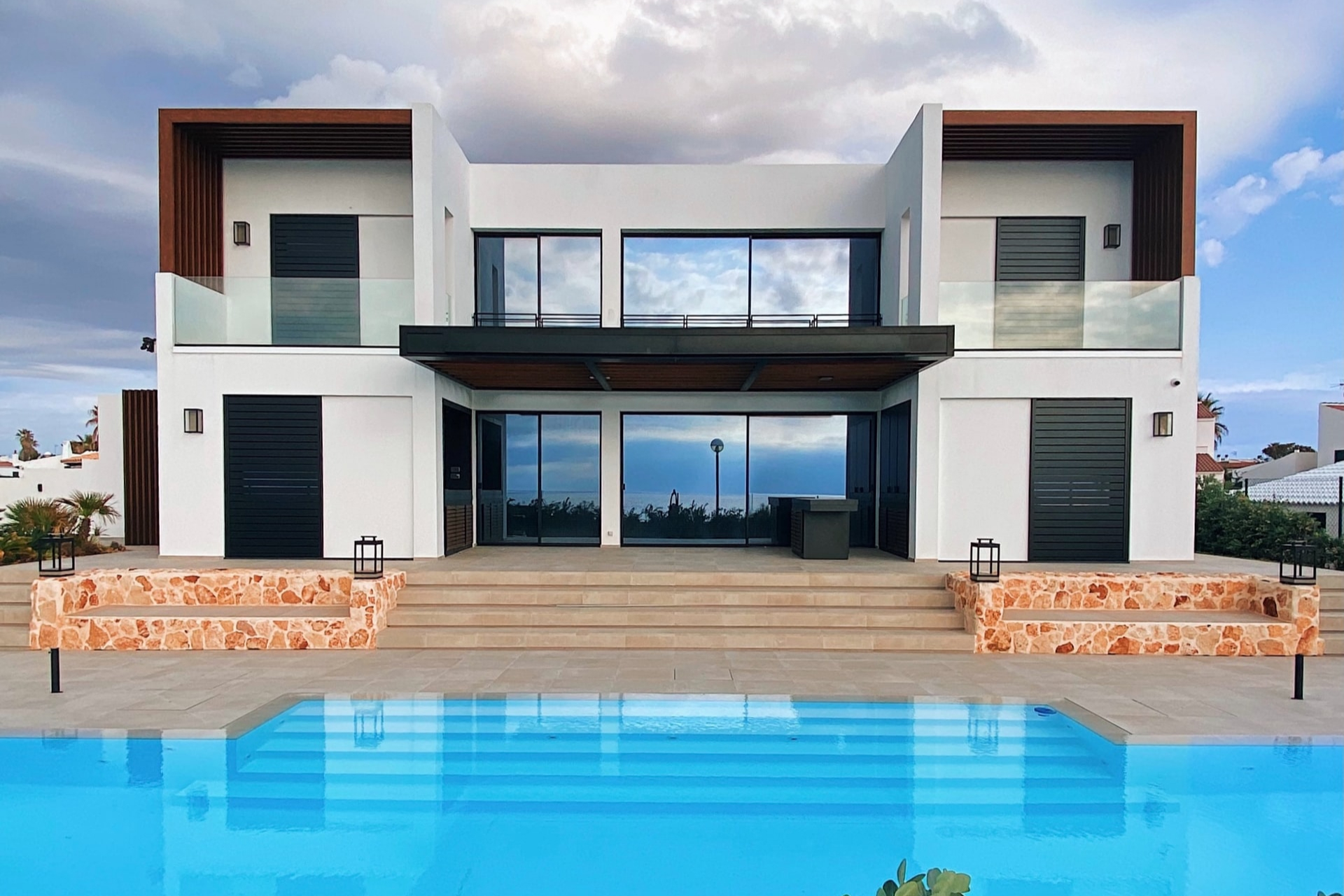 How to Select the Right Construction Company to Build Your Home